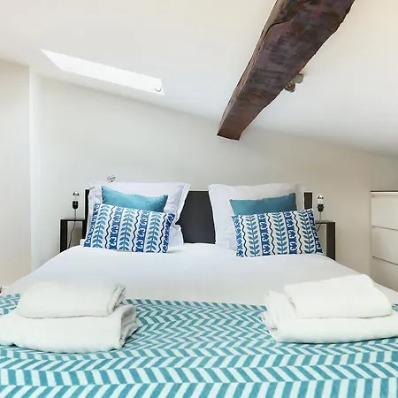 Apartment Short Picasso *