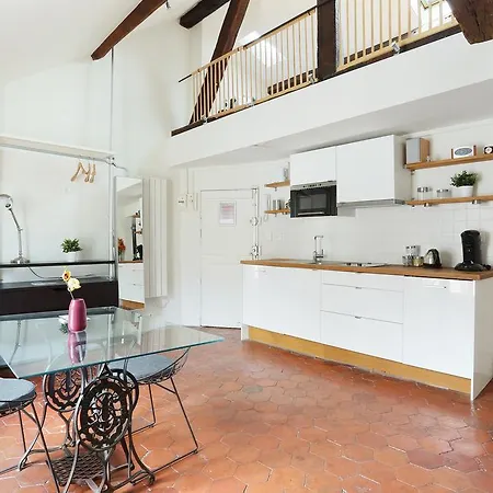 Short Picasso Apartment *