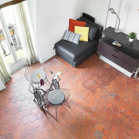 Short Picasso Apartment *