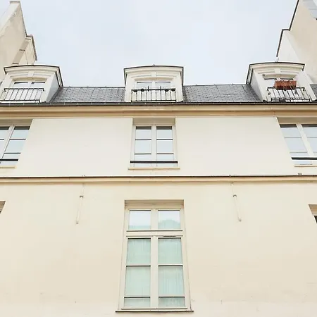 Short Picasso Apartment *