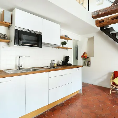 Apartment Short Picasso
