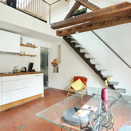 Short Picasso Apartment