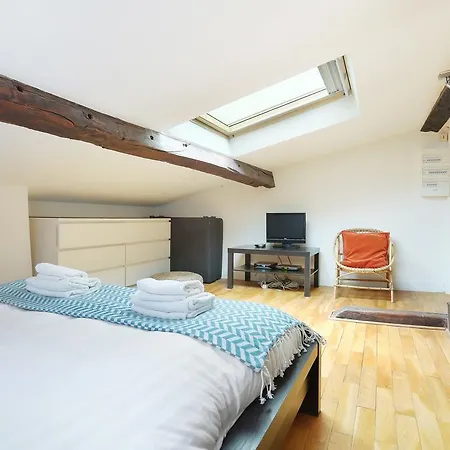 Short Picasso Apartment